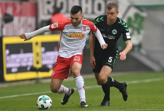 众瞩目的中 众瞩目的中